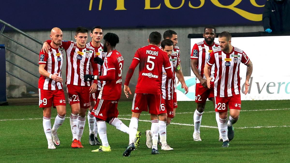 Ajaccio réintègre la Ligue 2