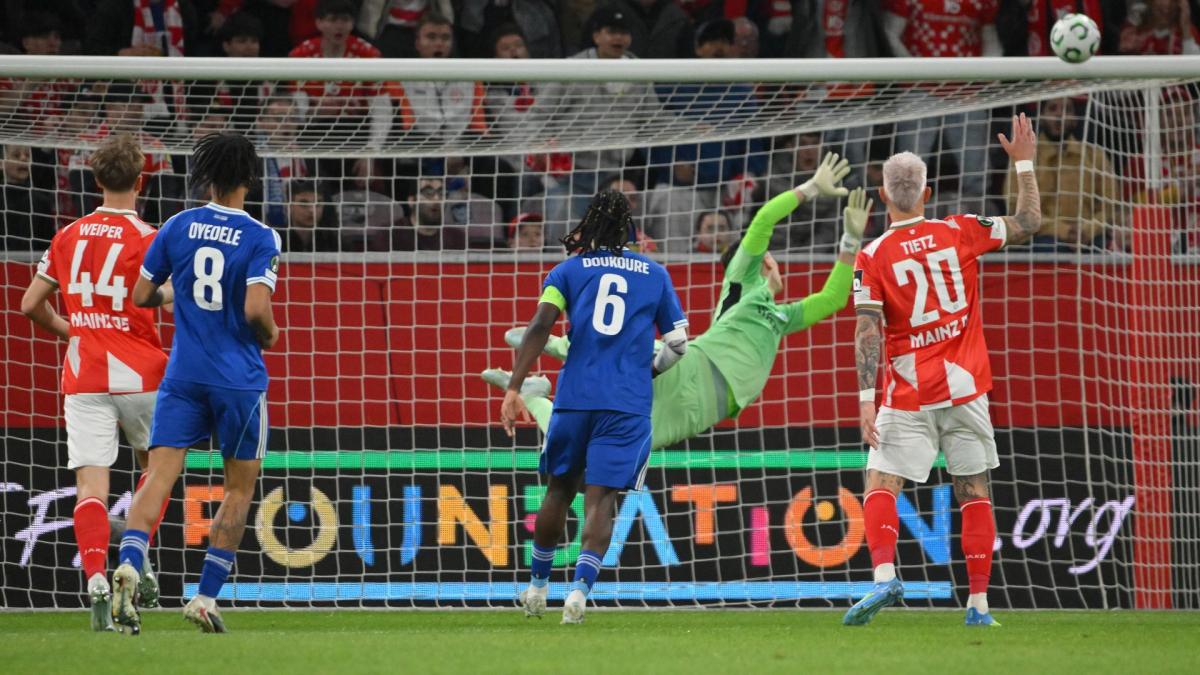 Ligue Europa Conference : battu logiquement par Mayence, Strasbourg condamné à l’exploit au retour