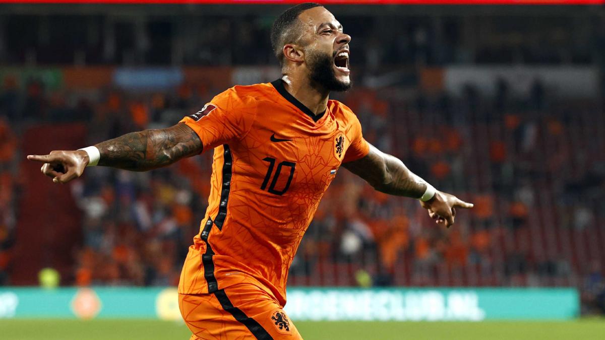 a phenomenal Memphis Depay makes Dutch history