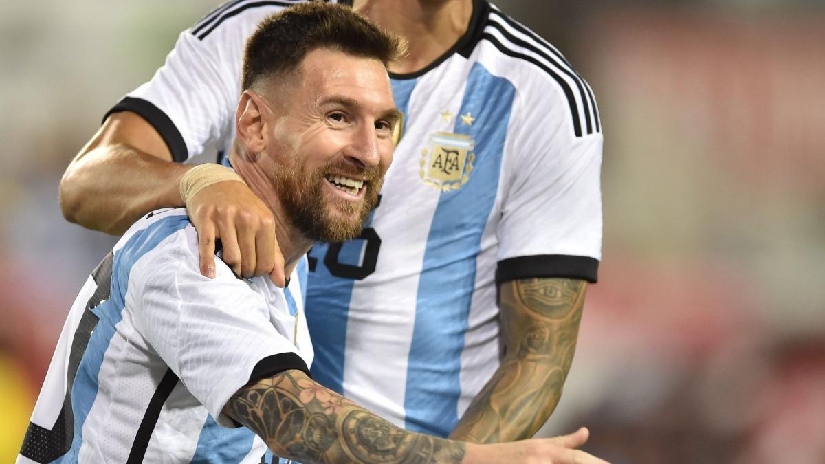Argentine : Scaloni compare Lionel Messi et Roger Federer