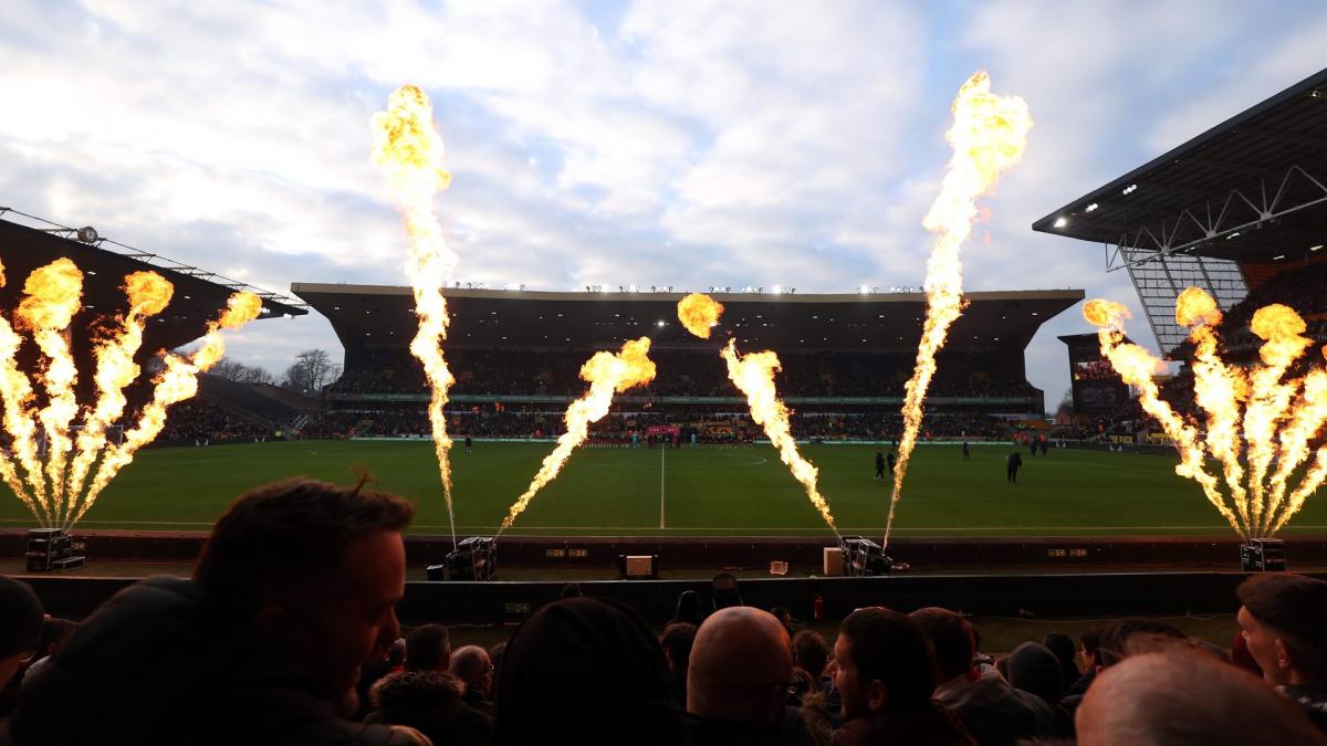 Le stade de Wolverhampton a pris feu !