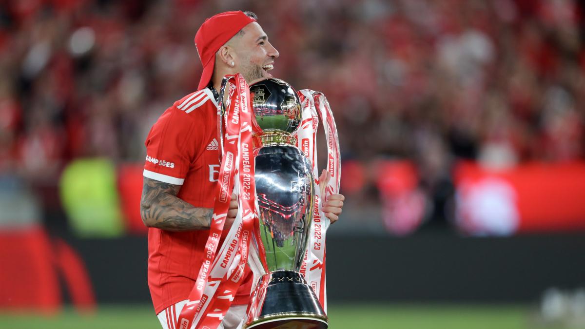 Nicolas Otamendi rempile pour une année avec Benfica