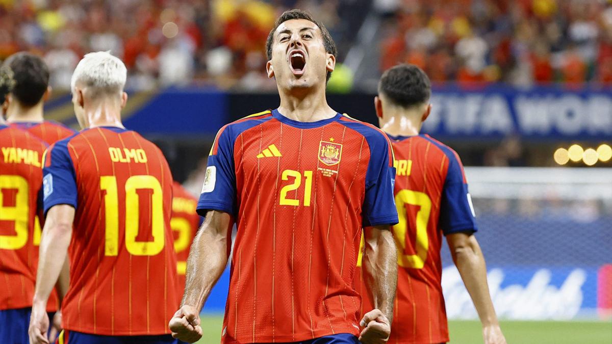 Oyarzabal's fifth: Spain draw first blood — photo: Foot Mercato