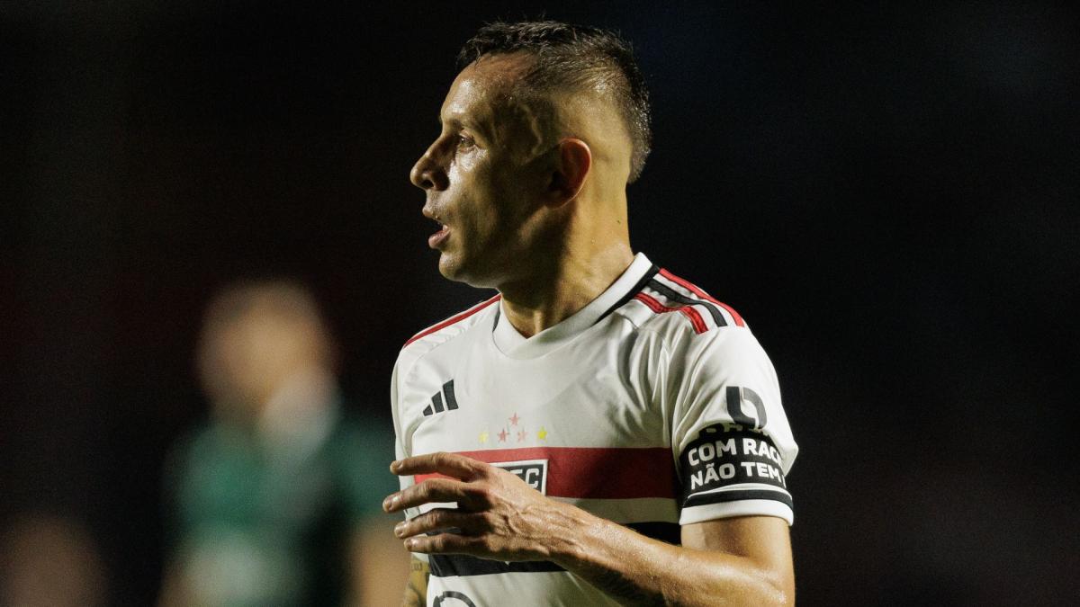 Rafinha, ancien du Bayern Munich, confirme sa retraite à 39 ans