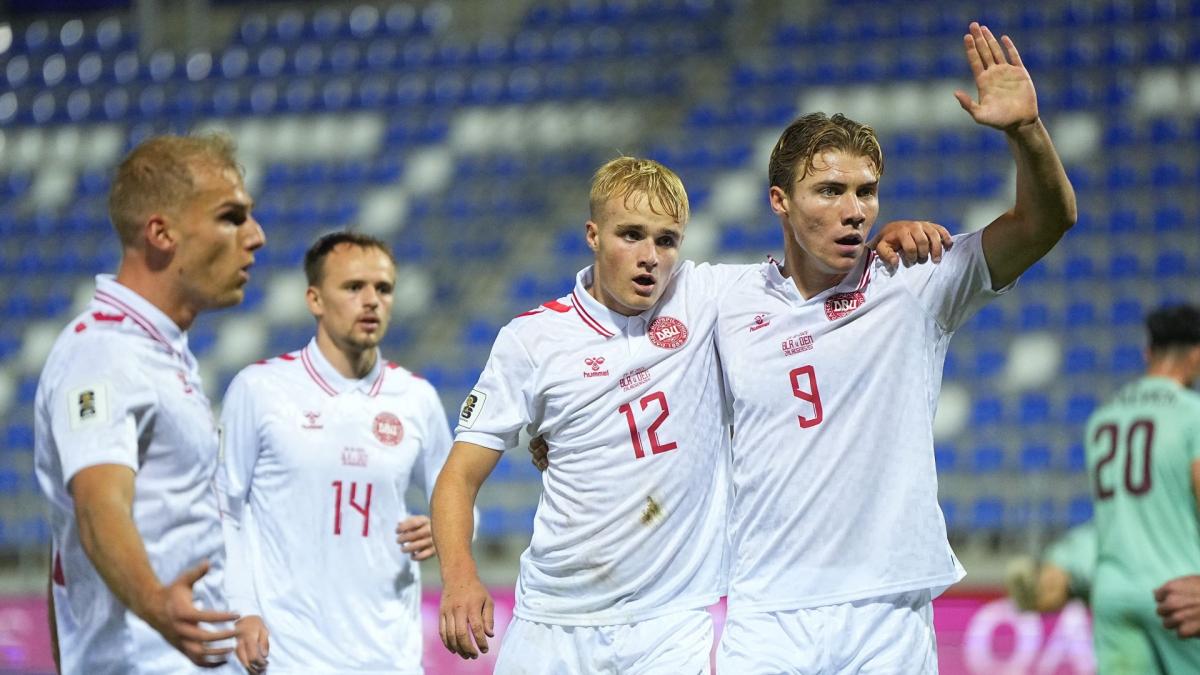 Le sélection du Danemark tacle Manchester United pour Rasmus Hojlund