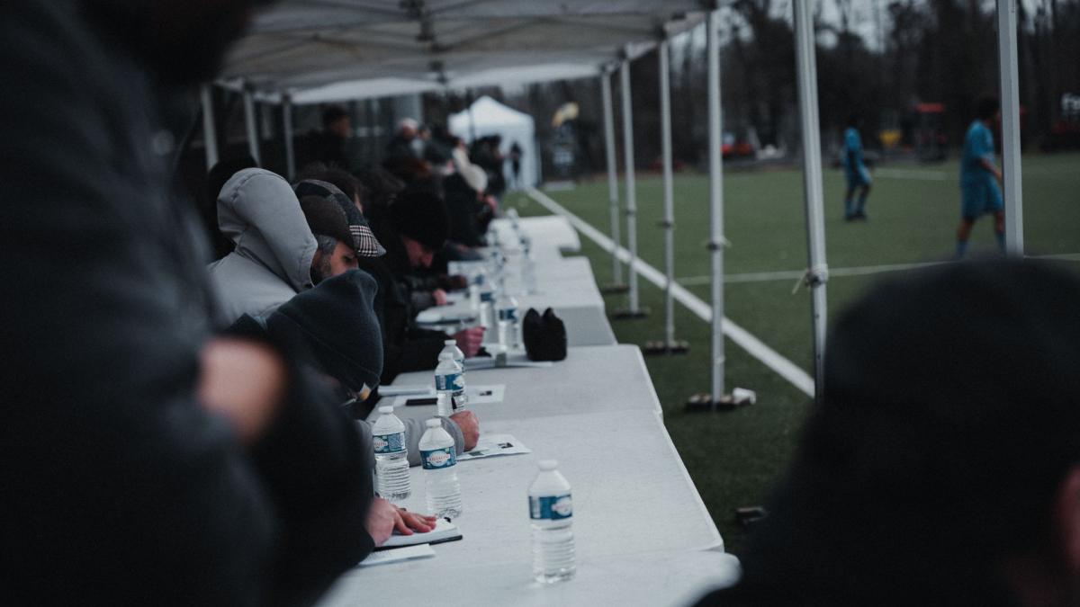 Les recruteurs lors d’une journée de détection organisée par Footsider