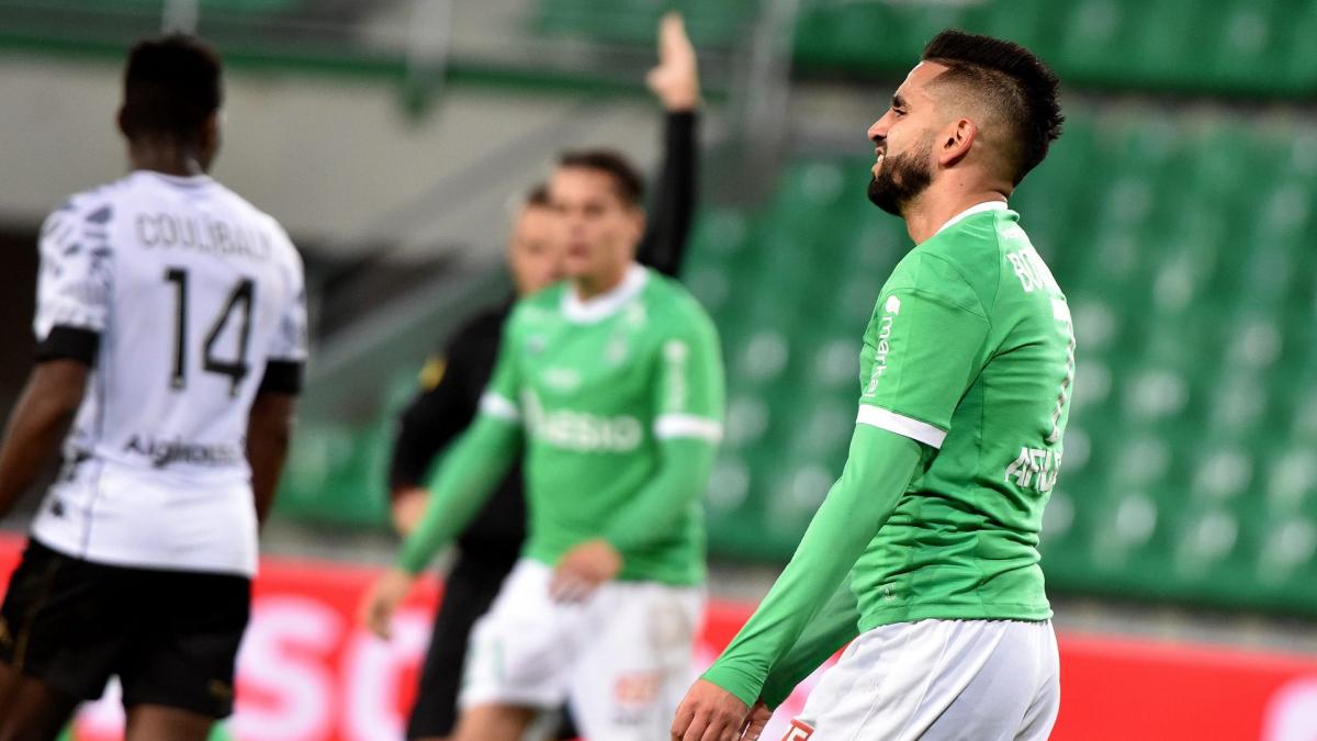 Ryad Boudebouz rejoint la Kabylie