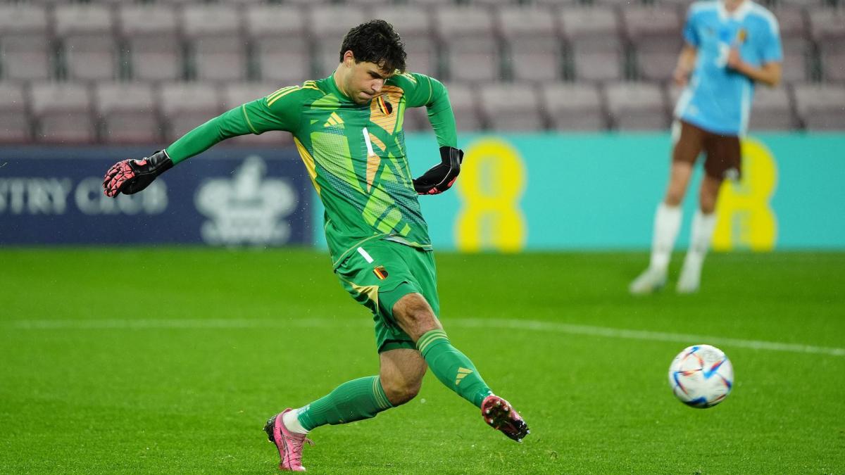 Senne Lammens signe à Manchester United