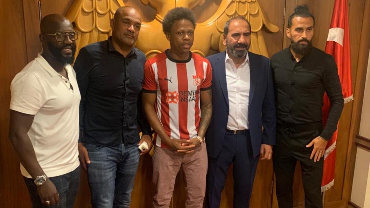 Clinton Njie sous ses nouvelles couleurs