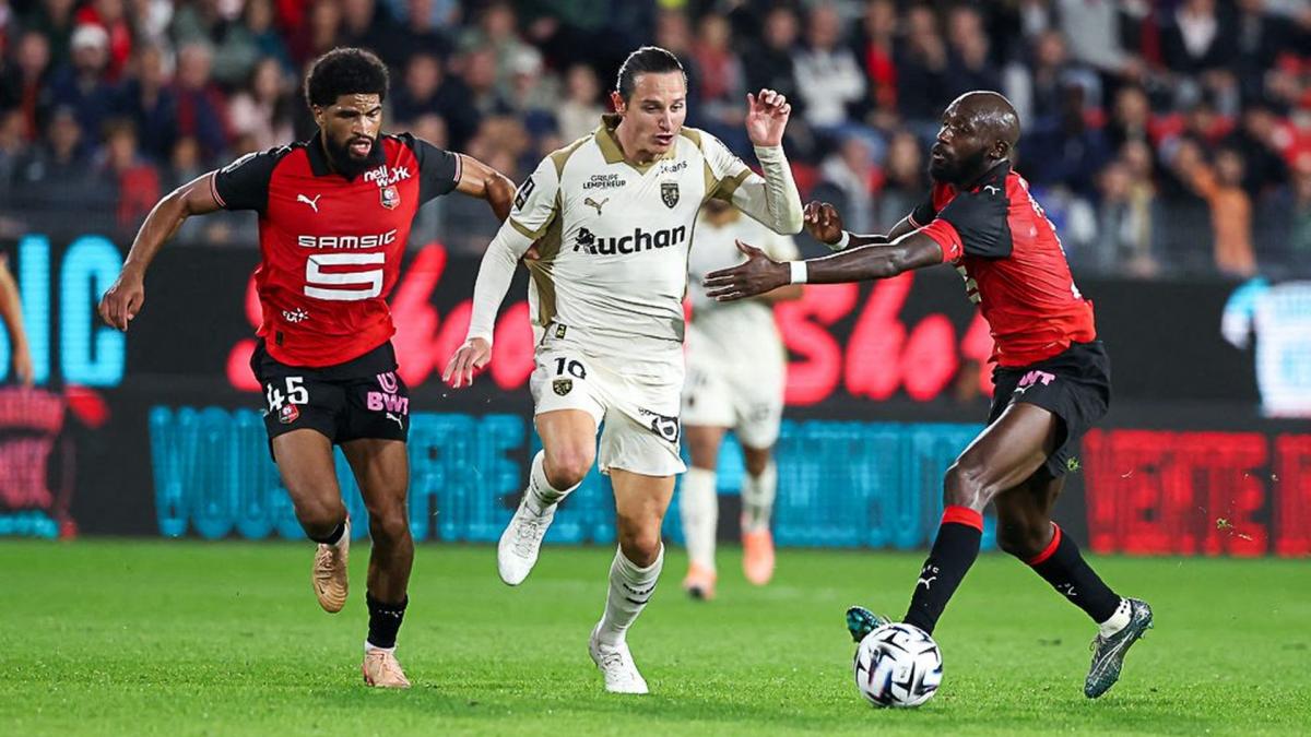Ligue 1 : en supériorité numérique après 1 minute de jeu, Rennes évite le pire contre Lens !