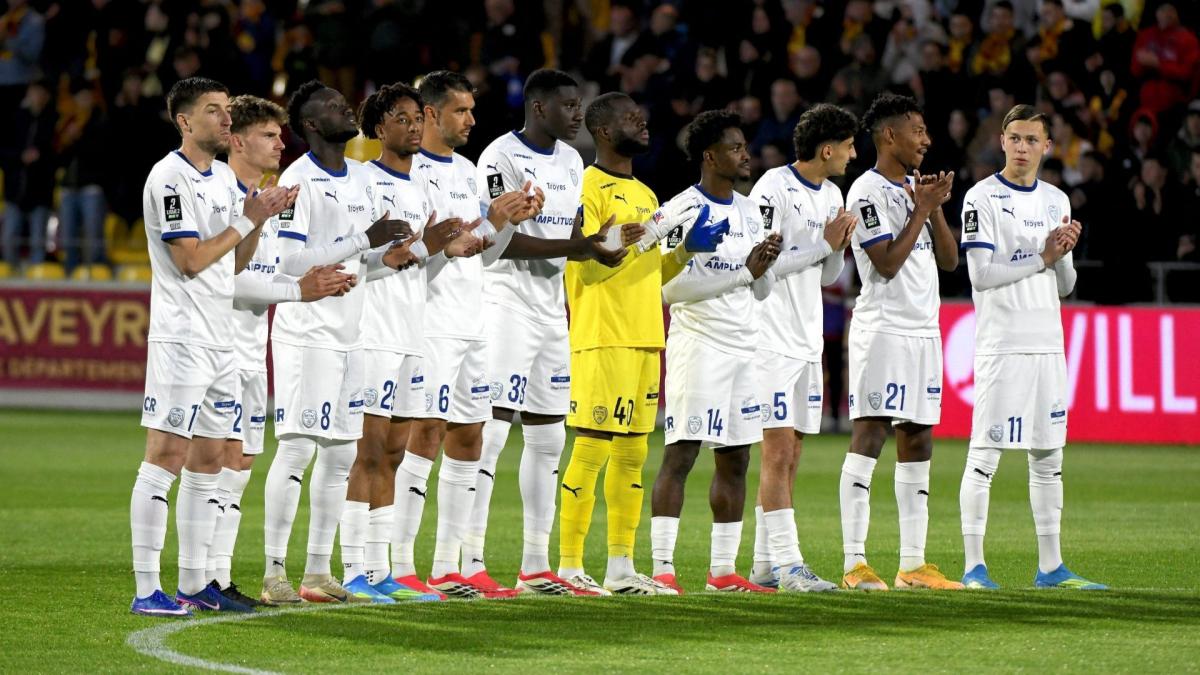 Ligue 2 : l’ESTAC, en route vers la Ligue 1, mais déjà sous tension