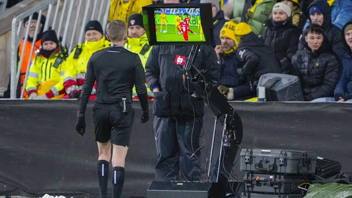 Un arbitre banni après avoir été vu sur un site de paris sportifs !