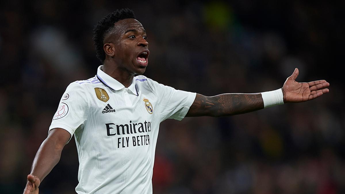 Carlo Ancelotti waarschuwt Vinicius Junior