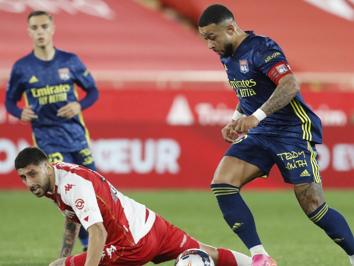 Memphis Depay sort du silence sur son avenir - Football