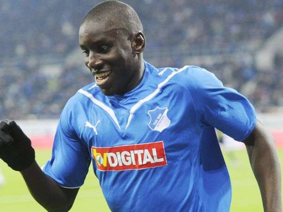 La Premier League S Arrache Demba Ba