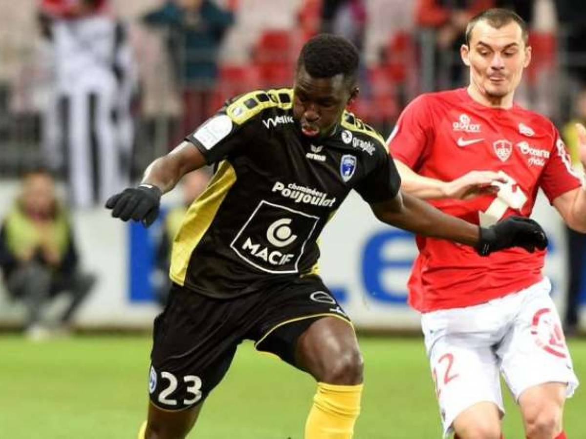 Info Fm Julien Dacosta L Ancien Espoir De L Om Fait Ses Griffes A Niort