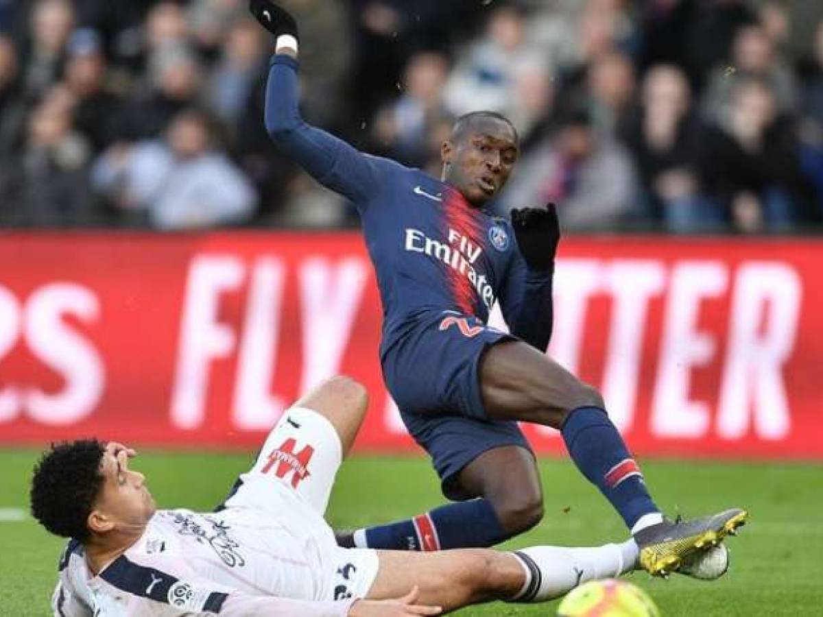 Officiel Le Bayer Leverkusen S Offre Moussa Diaby