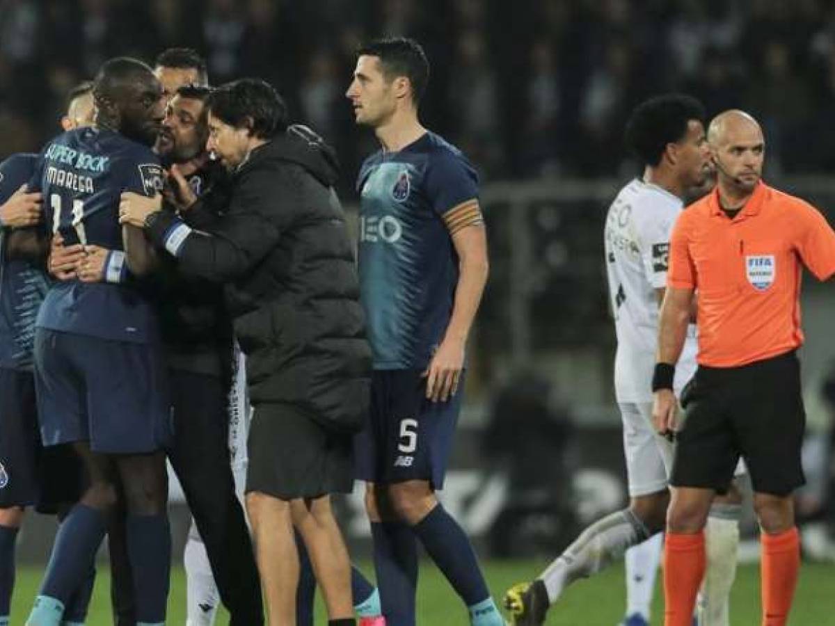 Racisme Le Monde Du Foot Apporte Son Soutien A Moussa Marega