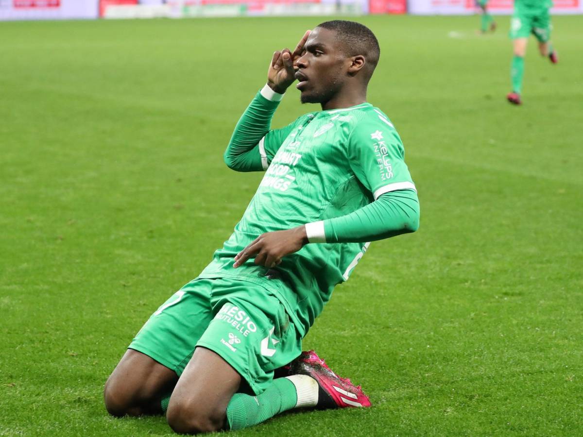 Niels Nkounkou (ASSE) : « Les choses étaient pourtant claires » -  L'Équipe