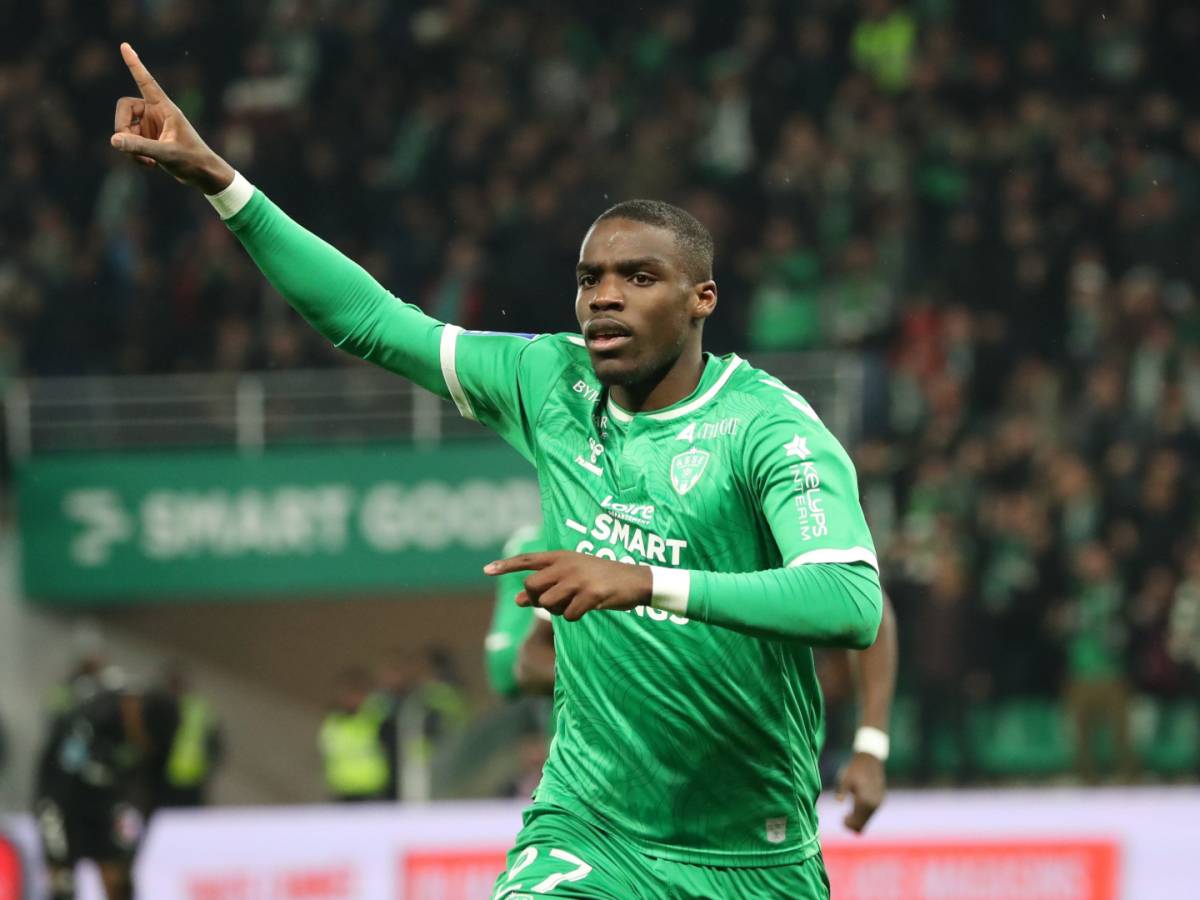 Niels Nkounkou (ASSE) : « Les choses étaient pourtant claires » -  L'Équipe