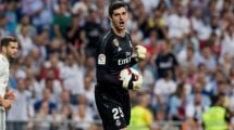 Thibaut Courtois tacle Anthony Martial