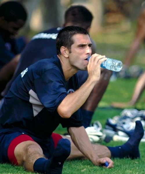 Pourquoi une bonne hydratation est indispensable dans le football