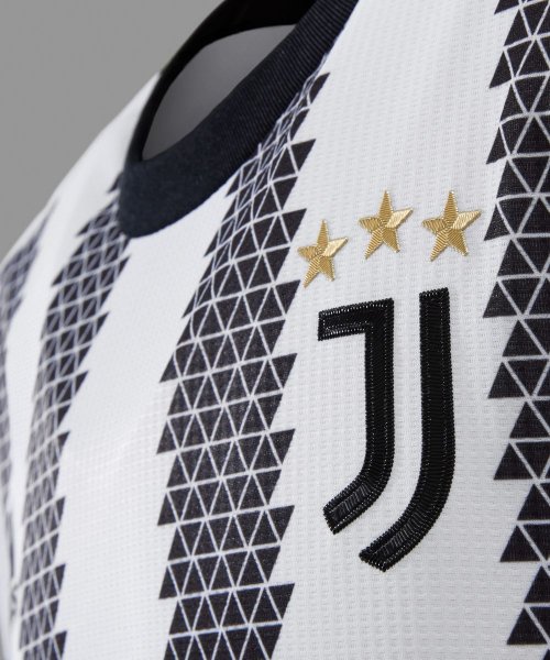 Le nouveau maillot domicile 2022-2023 de la Juventus