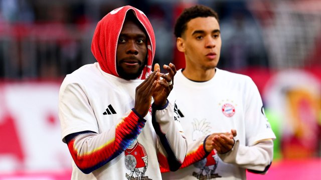 FC Bayern München Alphonso Davies 2526