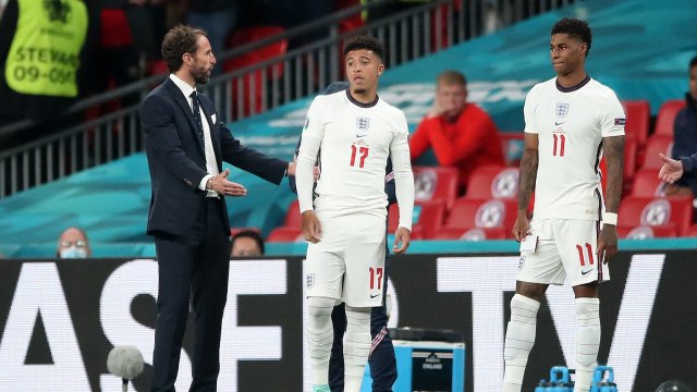 Gareth Southgate avec Jadon Sancho et Marcus Rashford en équipe d'Angleterre