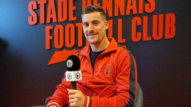 Baptiste Santamaria au micro de Foot Mercato, à Rennes