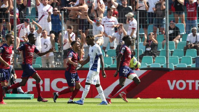 Mohamed Bayo célèbre son but face à Troyes en Ligue 1