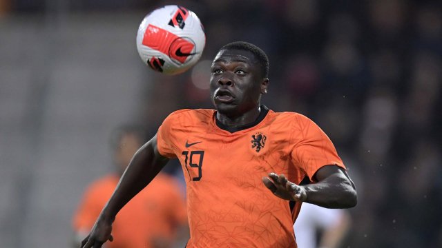 Brian Brobbey avec les Pays-Bas