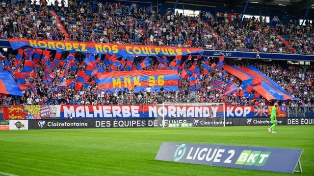 Les tribunes de Caen