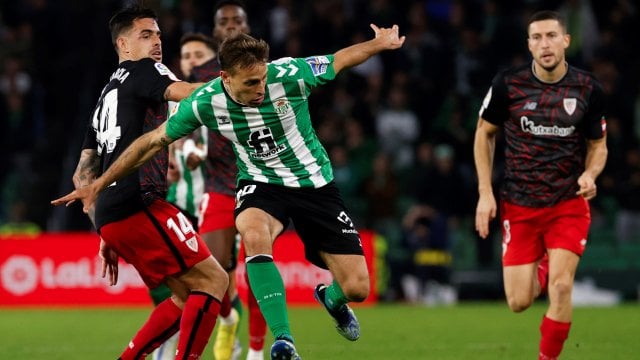 Sergio Canales ante Dani García