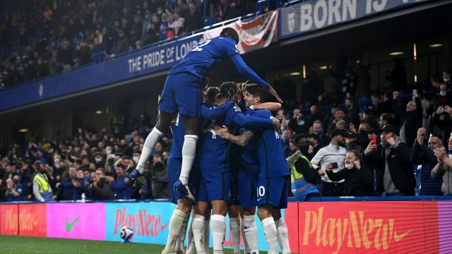 Les joueurs de Chelsea célèbrent un but à Stamford Bridge
