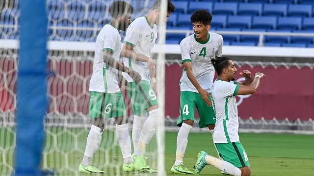 Les joueurs de l'Arabie Saoudite célèbrent un but