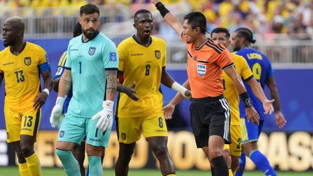 Willian Pacho avec l'Equateur