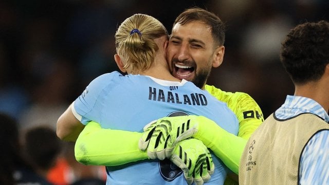 Gianluigi Donnarumma avec Erling Haaland