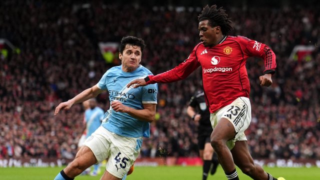 Patrick Dorgu face à Manchester City