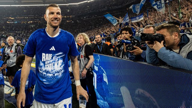 Edin Dzeko 2526