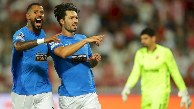 Pepe buteur avec Paphos