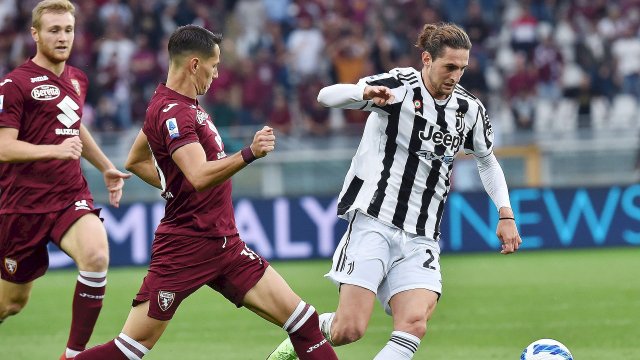 Sasa Lukic (Torino) face à Adrien Rabiot (Juventus)