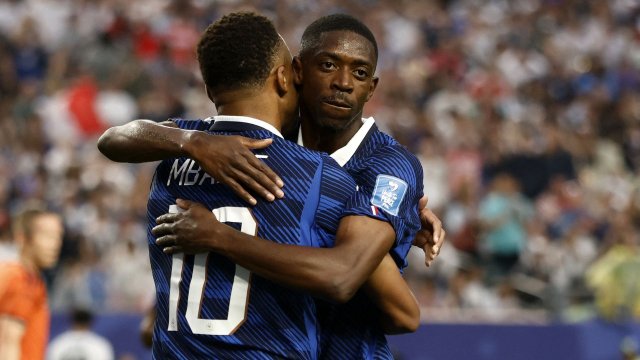 Dembélé et Mbappé (France)