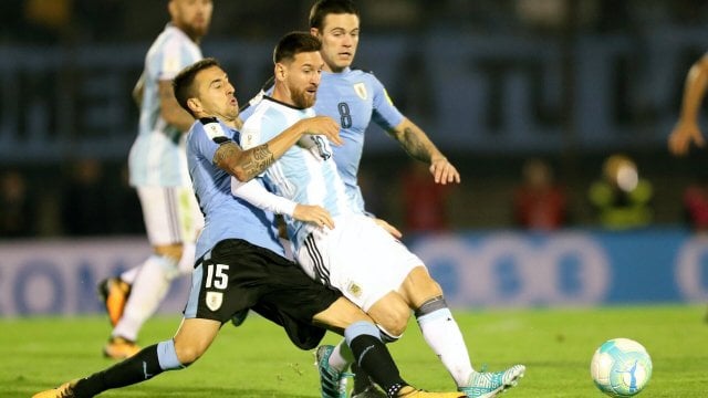 Matías Vecino con Uruguay