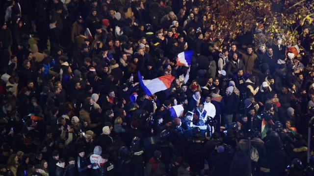 Supporters français Champs-Élysées
