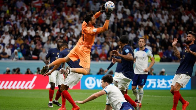 Hugo Lloris s'impose en patron face à l'Angleterre au Mondial 2022