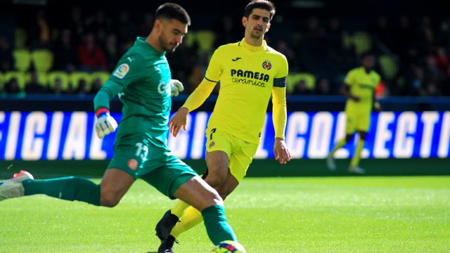 Paulo Gazzaniga devant Gerard Moreno