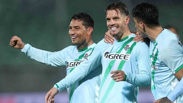 Gio Lo Celso celebra un gol