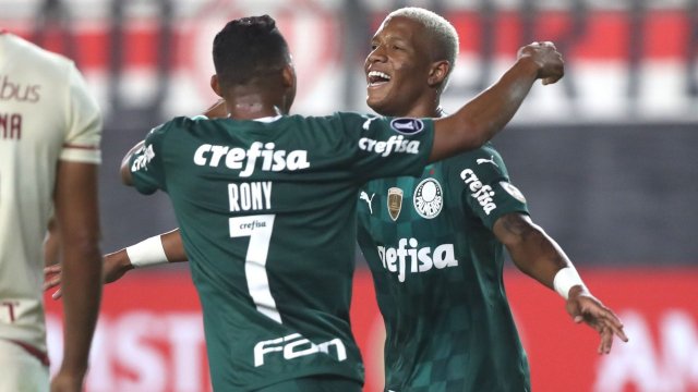 Danilo célèbre son but avec Palmeiras