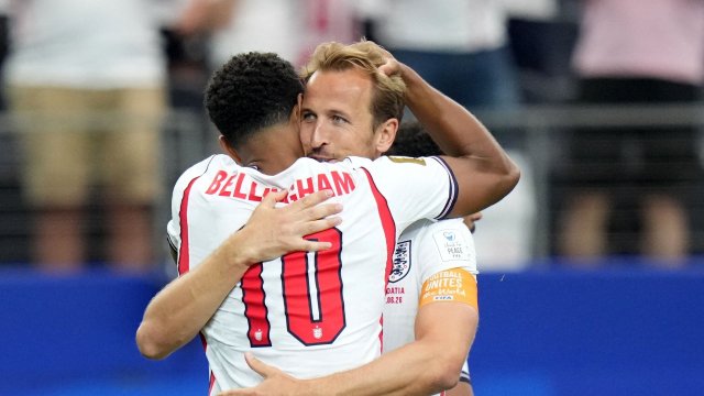 Kane et Bellingham se congratulent